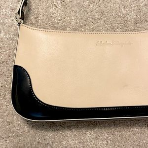 VTG Salvatore Ferragamo small handbag Vintage Black Cream